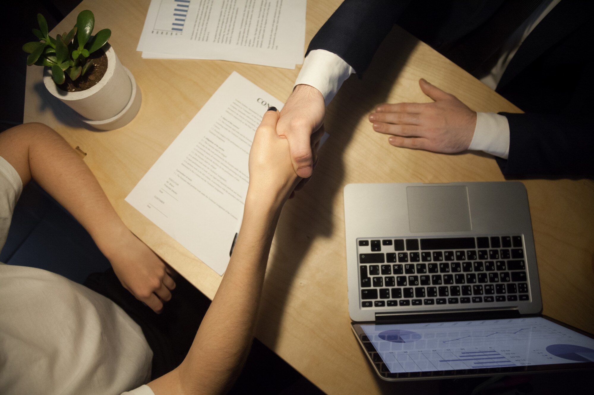 Kam vkládat poptávky na služby? Chytrý způsob, jak rychle najít dodavatele a získat lepší cenu